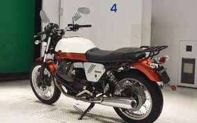 MOTO GUZZI V7 SPECIAL 2013