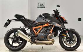 KTM 1290 SUPER DUKE R 2021 V3940