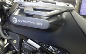 HUSQVARNA SVARTPILEN 250