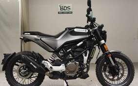 HUSQVARNA SVARTPILEN 125 JUA4