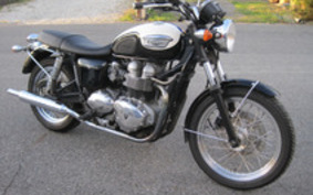 TRIUMPH BONNEVILLE 800 2004 J900TM