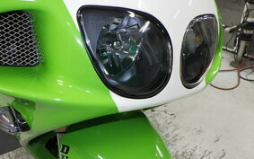 KAWASAKI NINJA ZX-7R 2001 ZX750P