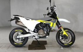 HUSQVARNA  701スーパーモト 2020 USV