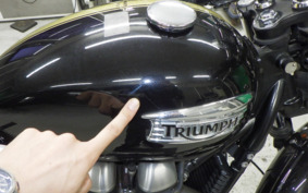 TRIUMPH THRUXTON 900 2013