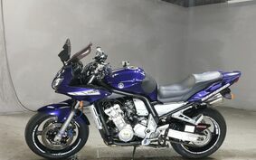 YAMAHA FZ FAZER FEATHER 2004 RN06