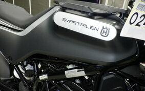 HUSQVARNA SVARTPILEN 250