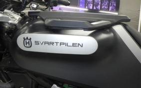 HUSQVARNA SVARTPILEN 125