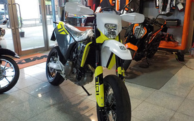 HUSQVARNA 701 SUPERMOTO 2024