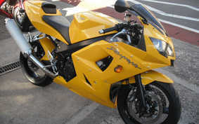 TRIUMPH DAYTONA 600 2004 H830S3