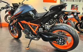 KTM 1290 SUPER DUKE R 2023 V3940