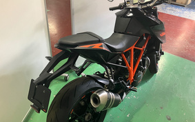 KTM 1290 SUPER DUKE R 2017 V3940