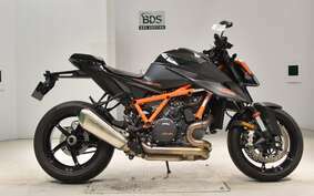 KTM 1290 SUPER DUKE R 2021 V3940