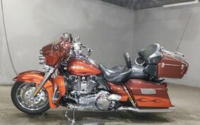 HARLEY FLHTCUSE 1800CVO 2010 PR8