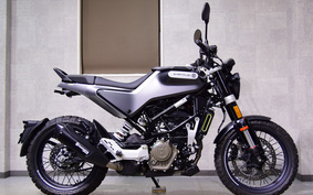 HUSQVARNA SVARTPILEN125 JUA4