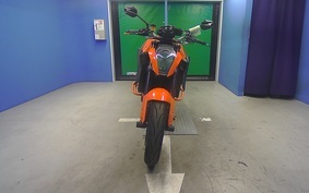 KTM 1290 SUPER DUKE R 2015 V3940