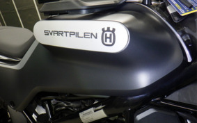 HUSQVARNA SVARTPILEN 125