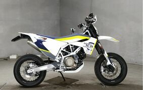 HUSQVARNA  701スーパーモト 2019 USV4