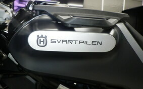 HUSQVARNA SVARTPILEN 250 JUD4