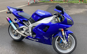 YAMAHA YZF-R1 2000 RN01