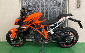 KTM 1290 SUPER DUKE R 2015 V3940