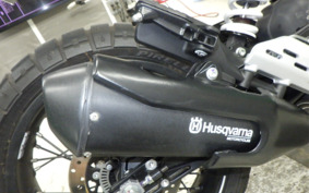 HUSQVARNA SVARTPILEN 125