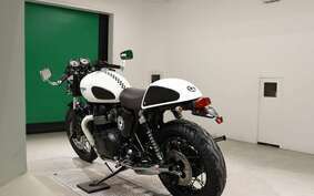 TRIUMPH THRUXTON 900 2015