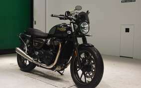 TRIUMPH STREET TWIN 2021