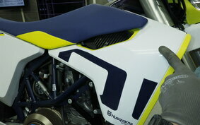 HUSQVARNA 701ED 2023