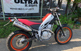 YAMAHA TRICKER DG16J