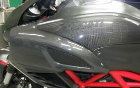 DUCATI DIAVEL 2013