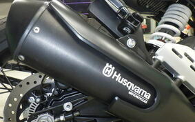 HUSQVARNA SVARTPILEN 125