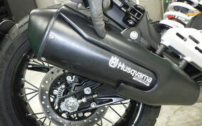 HUSQVARNA SVARTPILEN 125