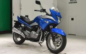 SUZUKI GSR250S