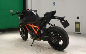 KTM 1290 SUPER DUKE R V3940