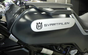 HUSQVARNA SVARTPILEN 250