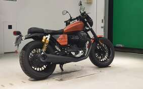 MOTO GUZZI V9 BOBBER SPORTS 2021