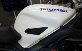 TRIUMPH STREET TRIPLE 2011