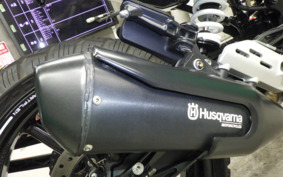 HUSQVARNA SVARTPILEN 250 JUE4