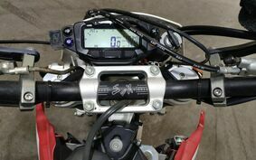 HUSQVARNA SM250R 不明