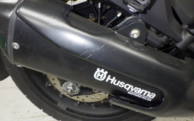 HUSQVARNA SVARTPILEN 125