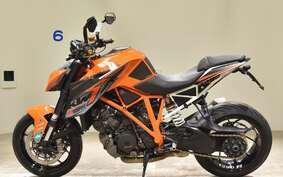 KTM 1290 SUPER DUKE R 2014 V3940