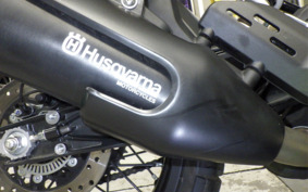 HUSQVARNA SVARTPILEN 125