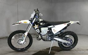 HUSQVARNA TE300i ロックスターエディション UTA