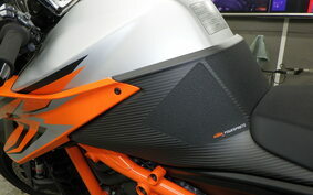 KTM 1290 SUPER DUKE R 2023 V3940