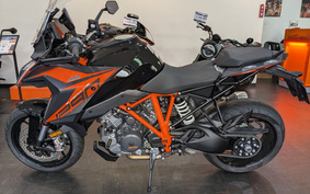 KTM 1290 SUPER DUKE GT 2023 V6940