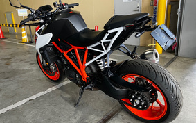 KTM 1290 SUPER DUKE R 2017 V3940