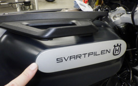 HUSQVARNA SVARTPILEN 250