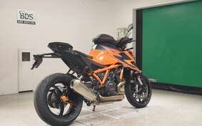 KTM 1290 SUPER DUKE R 2021 V3940