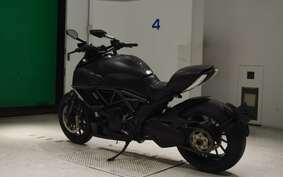 DUCATI DIAVEL 2015