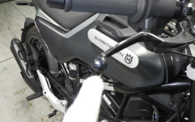 HUSQVARNA SVARTPILEN 250